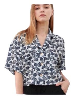 ZARA Short Sleeve Button Front Crop Top, Navy Blue & White Shell Design, Size S.